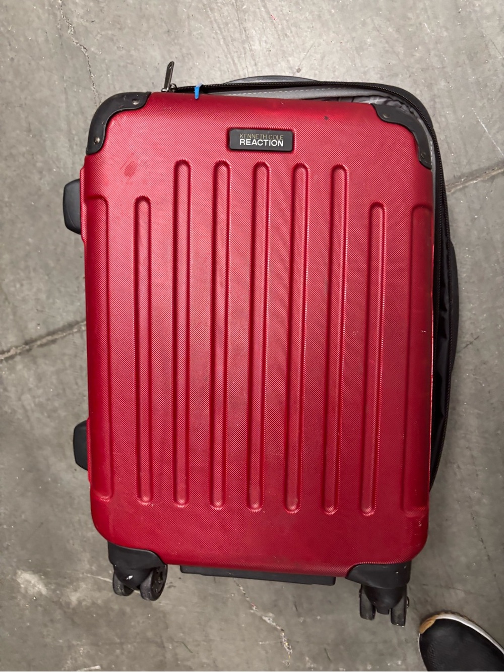 Kenneth Cole Reaction Red/Black Carry-On Hardcase Spinner Rolling Suitcase